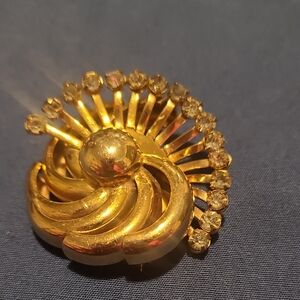 Pinwhell Gold Tone Brooch with Rhinestones